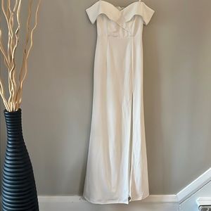 Lulu’s Off Shoulder gown (xs) NWOT